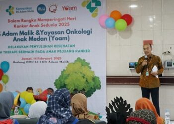 Dokter dan Perawat RS Adam Malik Peringati Hari Kanker Anak Bersama Pasien