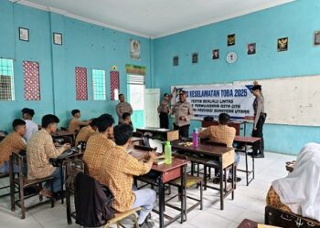 Sat Binmas Polres Tanjung Balai Sosialisasi Operasi Keselamatan Toba 2025 di SMA Swasta AL-Falah