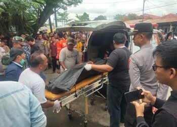Jenajah Janwar saat dievakuasi pihak kepolisian dari TKP