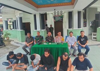 Dandim 0204 DS, Letkol Inf Alex Sandri turut dihadiri Kapolres Tebing Tinggi, AKBP Simon Sinulingga, Kasat Narkoba, AKP Wishnugraha Paramarthaa, dan Danramil 13 Tebing Tinggi Kapten Inf Ismail Marzuki Siahaa press release penangkapan ke 6 diduga jaringan peredaran narkotika jenis sabu di Mako Koramil 13 Kota Tebing Tinggi.