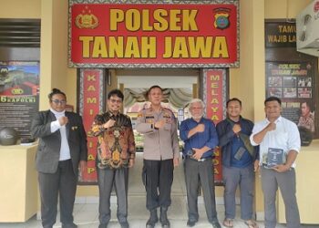 Kapolsek Tanah Jawa, Kompol Asmon Befitra, SH., MH melaksanakan pertemuan dengan pendeta gereja HKBP Tanjung Pasir