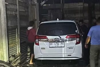 Polres Langkat mengamankan 1 unit mobil dari sebuah gudang dari 14 mobil yang digelapkan. (Forto Ist)