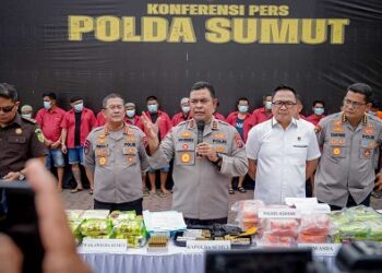 Kapolda Sumut, Irjen Pol. Whisnu Hermawan Februanto saat paparan hasil tangkapan narkoba. (Foto Ist)