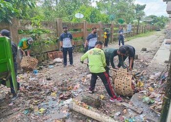 Polres Tanjung Balai Bersama Warga Gotong Royong Bersihkan Rusunawa Sei Tualang Raso