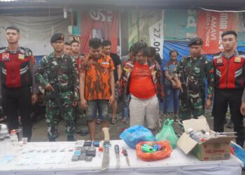 Hasil tangkapan tim gabungan Kodam I/BB yang menggerebek kampung narkoba di Jalan Jermal 15. (Foto Ist)
