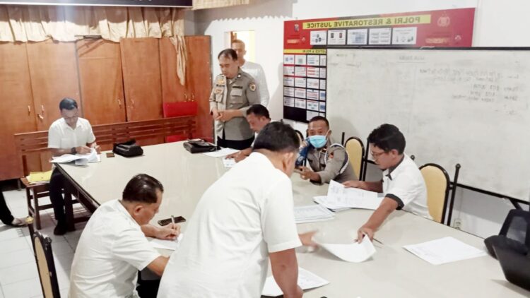 Penyidik Satuan Reskrim dan Polseķ Siantar Selatan saat gelar perkara laporan pengaduan penganiaan saling lapor