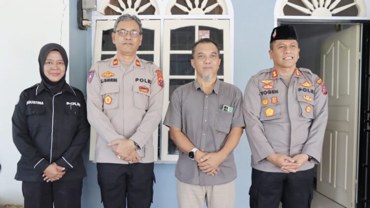 Kapolres Pematangsiantar AKBP Yogen Heroes Baruno, SH, S.I.K didampingi Kasat Binmas IPTU Maxi j Manurung, SH dan Kasi Humas IPTU Agustina Triyadewi, SH silaturahmi ke Tokoh Agama Islam sekaligus Ketua PD Al Jam'iyatul Washliyah Kota Pematangsiantar, Ishak Hutasuhut