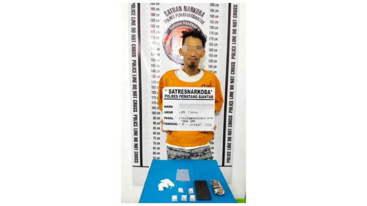 Tersangka RHTS alias Rony dan barang bukti
