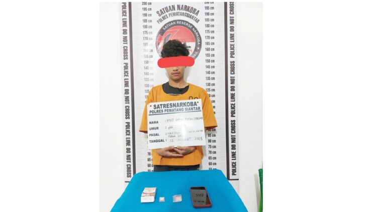 Tersangka MWSS alias Wahyu dan barang bukti