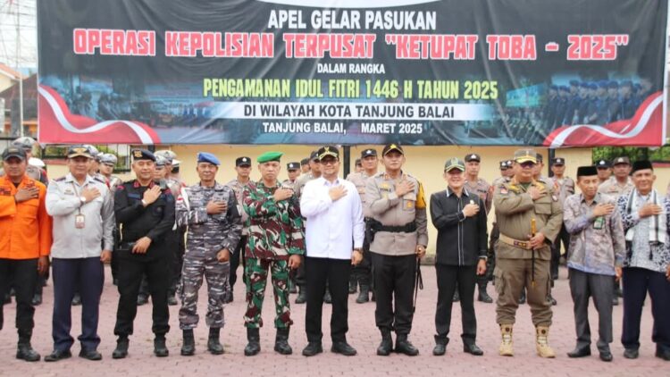 Wakil Wali Kota Tanjung Balai, Muhammad Fadly Abdina menghadiri apel gelar pasukan Operasi Ketupat Toba 2025 yang berlangsung di Halaman Mako Polres Tanjung Balai