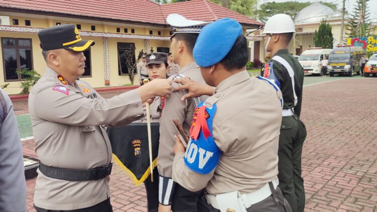 Kapolres Simalungun AKBP Choky Sentosa Meliala, S.I.K., S.H., M.H memimpin Apel Gelar Pasukan Operasi Ketupat Toba tahun 2025