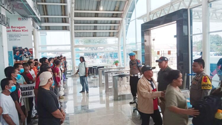 Polres Tanjung Balai Pengamanan Pemulangan 45 WNI Dideportasi dari Negara Malaysia