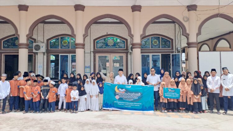 Bulan Ramadhan 1446 H, Pelindo TBA Beri Santunan kepada Anak Yatim