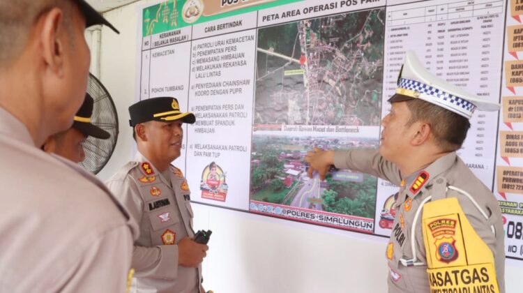 Kepala kepolisian Resor (Kapolres) Simalungun AKBP Marganda Aritonang, S.H. S.I.K. M.M melaksanakan pengecekan kesiapsiagaan di Pos Pelayanan I Pintu Tol Sinaksak