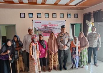 Kapolsek Perdagangan Polres Simalungun AKP Ibrahim Sopi, S.H., M.H menyelenggarakan kegiatan Jumat Barokah dan bakti sosial dengan membagikan paket sembako kepada masyarakat kurang mampu di Nagori Bandar Tinggi,