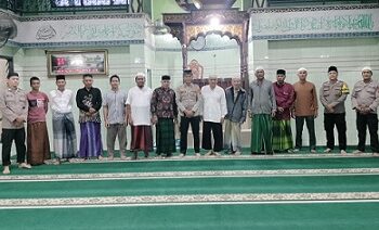 Polres Tanjung Balai melalui Kapolsek Tanjung Balai Selatan Kompol HE. Sidauruk. SH. MH menggelar Sholat Subuh dan Safari Kultum Ramadhan 1446 Hijriyah di Masjid Nurul Iman