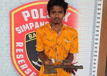 Pelaku Nanag alias Boimannekat melakukan tindakan penganiyaan kepada istri dan mertua menggunakan kapak. (Foto Ist)