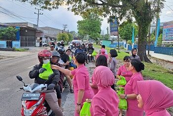 Sat Reskrim Polres Simalungun Bersama Bhayangkari Berbagi Takjil kepada Masyarakat