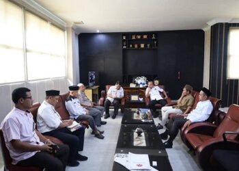Wali Kota Tanjung Balai, Mahyaruddin Salim didampingi Wakil Wali Kota Muhammad Fadly Abdina menerima kunjungan kerja Kepala Kantor Imigrasi Kelas II TPI Tanjung Balai Asahan (TBA), Barandaru Widyarto beserta jajaran