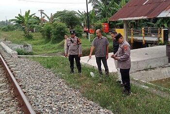 Personi Polsek Rambutan Polres Tebing Tinggi saat melakukan olah TKP 
