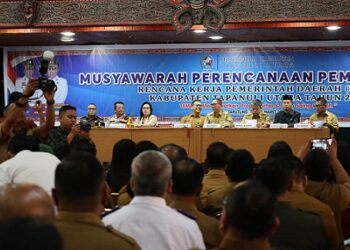 Kepala Dinas Perhubungan Sumut, Dr. Agustinus Panjaitan mewakili Gubernur dalam acara Musrenbang RKPD di Sopo Partukkoan, Tarutung, Taput
