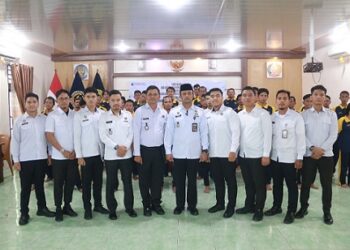 Kalapas Tanjung Balai, Irhamuddin dan jajaran photo bersama para warga binaan yang menerima remisi Idulfitri 1446 H