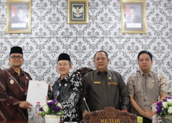 Wakil Walikota Tanjung Balai, Muhammad Fadly Abdina menghadiri rapat paripurna DPRD Kota Tanjung Balai sekaligus memberikan jawaban Pandangan Umum fraksi fraksi DPRD