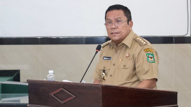 Wali Kota Pematangsiantar Wesly Silalahi SH MKn menyampaikan Nota Jawaban atas Pemandangan Umum Fraksi DPRD Kota Pematangsiantar terhadap LKPJ TA 2024, dalam Rapat Paripurna DPRD Kota Pematangsiantar di Gedung Harungguan DPRD