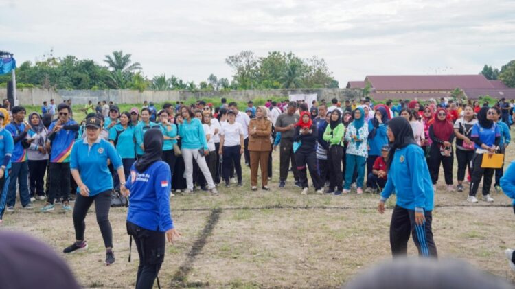 Wakil Wali Kota Pematangsiantar Herlina membuka Festival Olahraga Tradisional di Stadion Sang Naualuh Damanik.