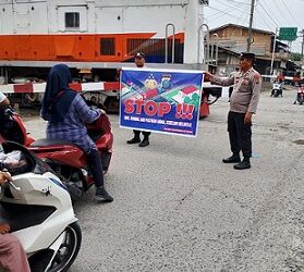 Polres Tanjung Balai Sosialisasi Keselamatan Diperlintasan Kereta Api