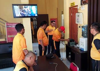 Kapolres Simalungun AKBP Marganda Aritonang, S.H., S.I.K., M.M melakukan inspeksi mendadak (sidak) ke ruangan Sentra Pelayanan Kepolisian Terpadu (SPKT)
