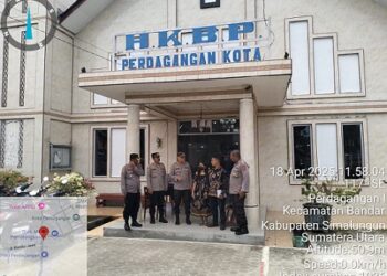 Wakapolres Simalungun, KOMPOL Edi Sukamto, SH, MH didampingi Kabagren AKP Tugono, SH pengecekan pengamanan perayaan ibadah Paskah 2025 disejumlah Gereja di wilayah hukum Polsek Perdagangan