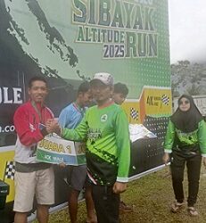 Pratu Ongki Prajurit Yonif 122/TS Raih Juara 1 pada Lari 40 K Sibayak Altitude Run 2025