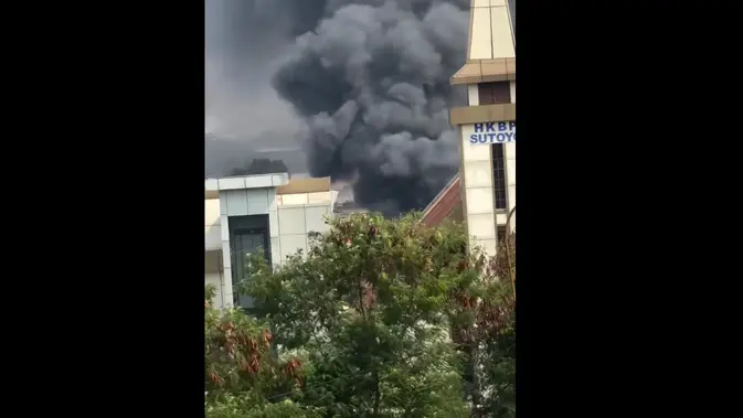 Kebakaran Melanda Kawasan Kebon Pala Makasar di Jakarta Timur