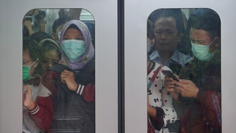 Pintu KRL Bogor Macet, Empat Perjalanan Terlambat 15 Menit