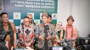 Menkop Tegaskan Hilirisasi Sawit Berbasis Koperasi untuk Kesejahteraan Petani