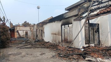 Pabrik Bingkai di Duren Sawit Terbakar, Ledakan Diduga Akibat Tiner