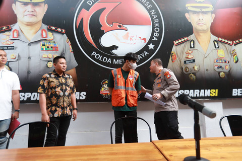 Tes Urine Aktor Revaldo Positif Narkoba, Polisi Tetapkan Status Tersangka