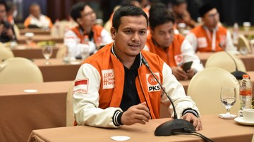PKS Dorong DPR Cermati Putusan MK soal Ijazah Gibran