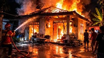 Kebakaran Hanguskan Rumah Warga Kramat Pulo Jakarta Pusat