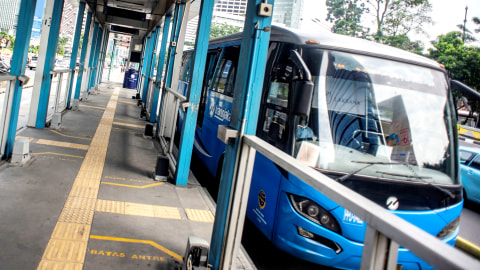 Penutupan Jalan Hentikan Sementara Delapan Rute Transjakarta