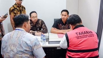 Kejagung Limpahkan Eks Anggota Ombudsman ke Kejari Jakarta Pusat