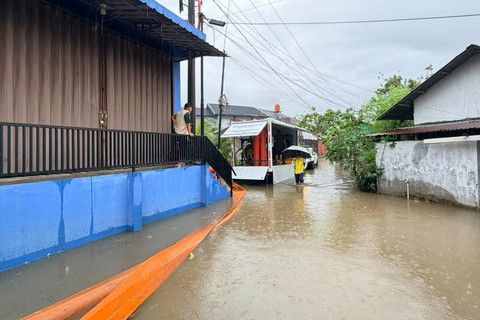 Kementerian PU Kerahkan Ekskavator dan Pompa Tangani Banjir Padang