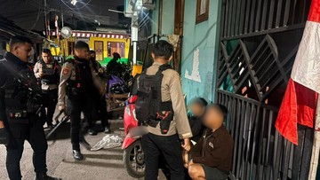 Polisi Amankan Dua Pemuda Pembawa Celurit di Lubang Buaya