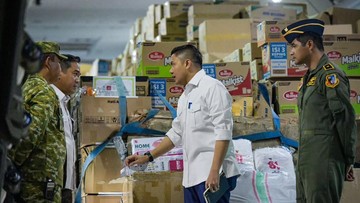 Seskab: 31 Ton Logistik ke NTT, 500 Pompa Air ke Kalimantan