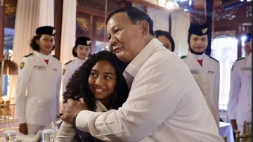 Presiden Prabowo Menerima Petugas Upacara HUT ke-81 RI di Istana Merdeka