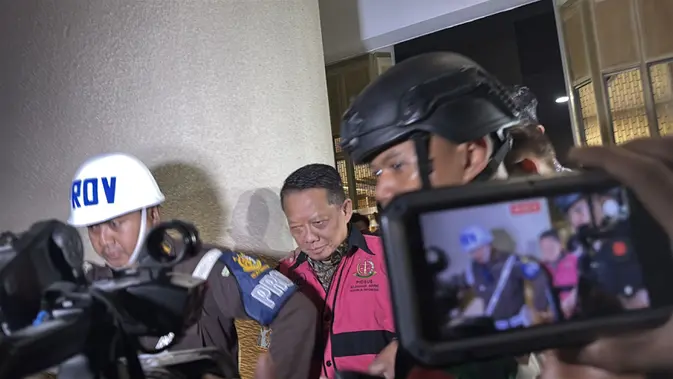 Febrie Adriansyah Diperiksa Tujuh Jam, Keluar Kejagung Dikawal Ketat