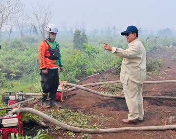 Prabowo Tinjau Langsung Penanganan Karhutla di Riau Hari Ini