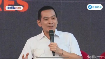 Daniel Johan Raih Penghargaan Legislator Benteng Nelayan dan Petani