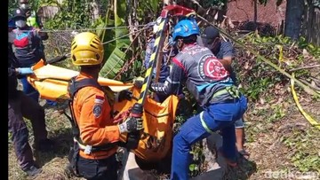 Evakuasi Jasat Wanita Tasikmalaya Diwarnai Kemunculan Ular Kobra